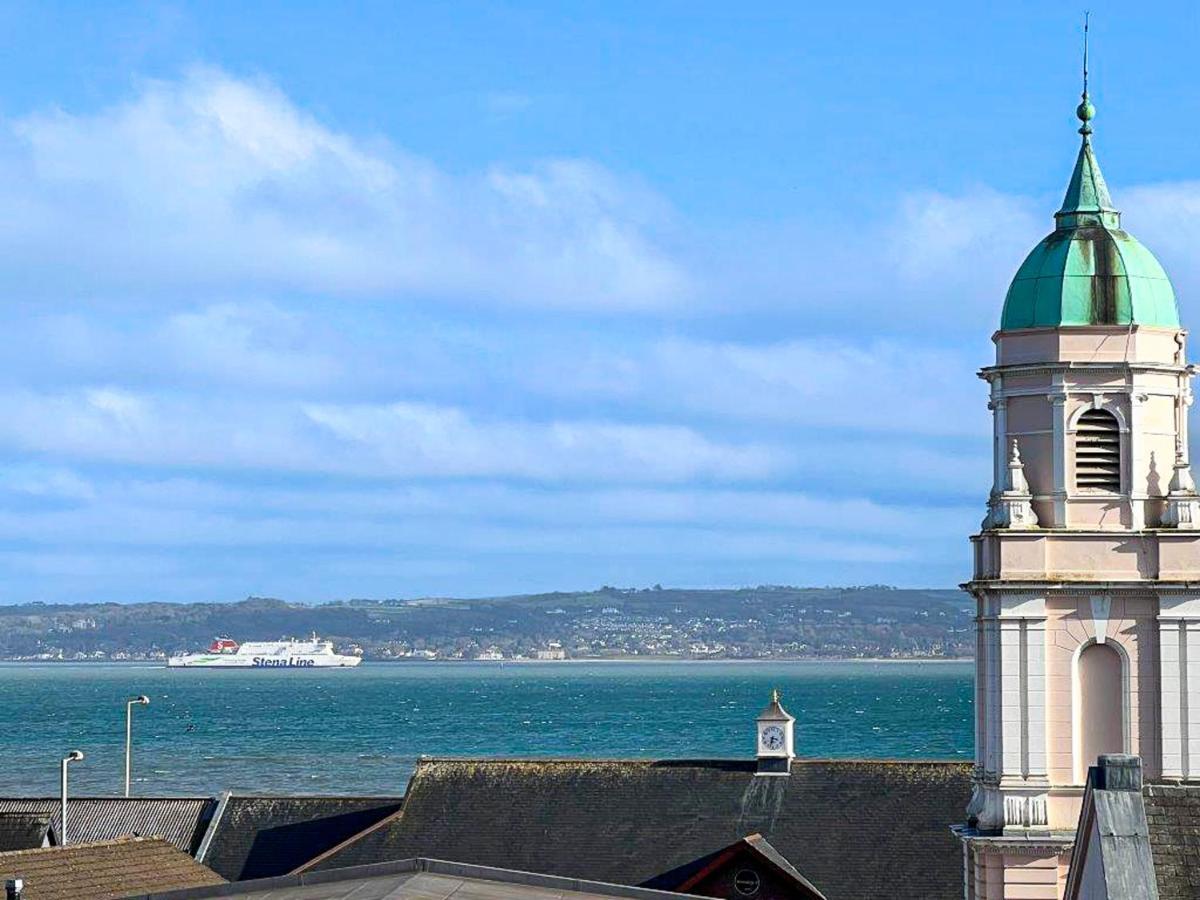Modern Luxurious Apartment W/ Patio Balcony & View Jordanstown Exterior photo